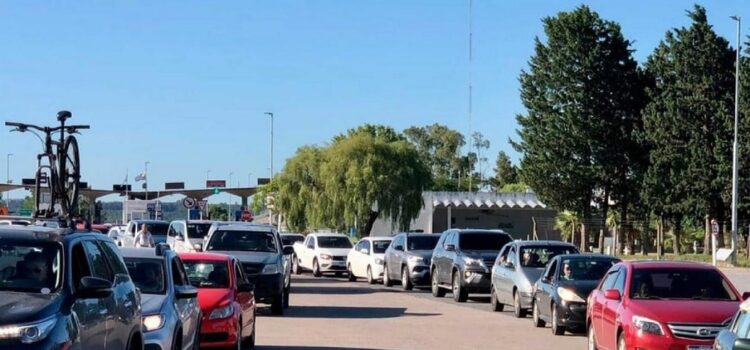 Crece la preocupación en la Costa del Uruguay: Masiva salida de argentinos al exterior