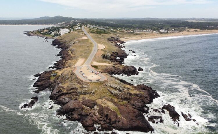Informe del Ministerio de Ambiente recomienda no construir complejo de lujo en Punta Ballena
