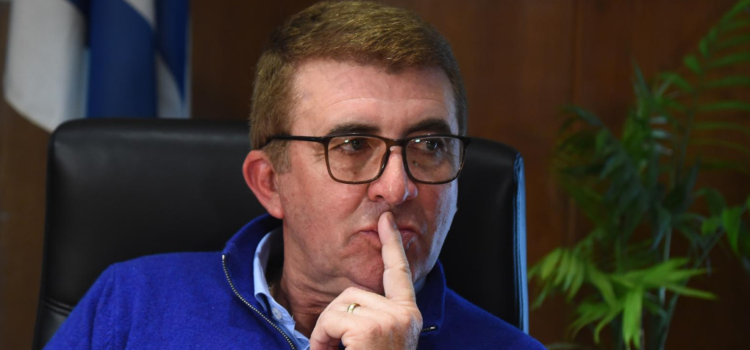 Polémica por tierras sacude Uruguay: Renunció Eduardo Viera