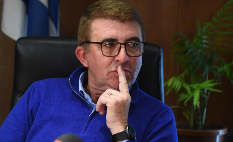 Polémica por tierras sacude Uruguay: Renunció Eduardo Viera
