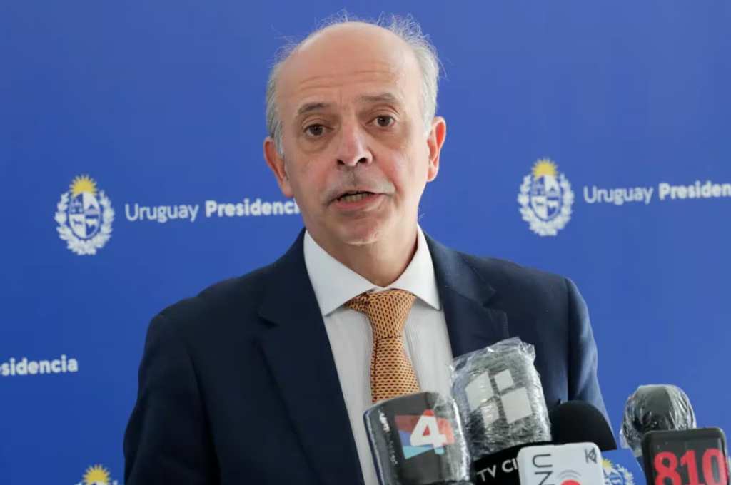 Dos ministros renunciaron en Uruguay para apoyar a Álvaro Delgado
