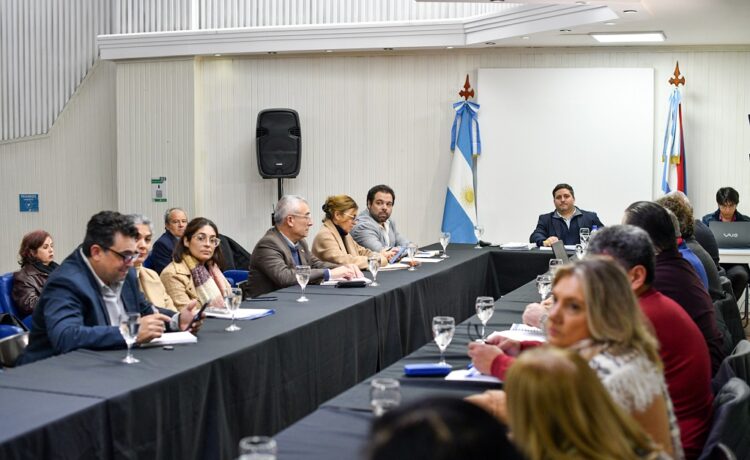 Paritaria: el gobierno convocó a los gremios docentes para este martes