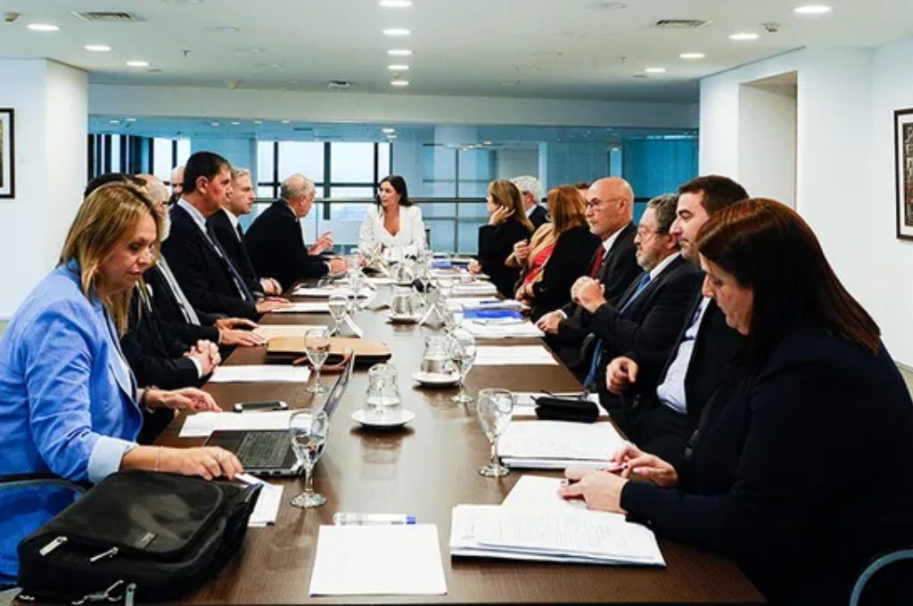 Uruguay avanza en acciones contra el lavado de activos