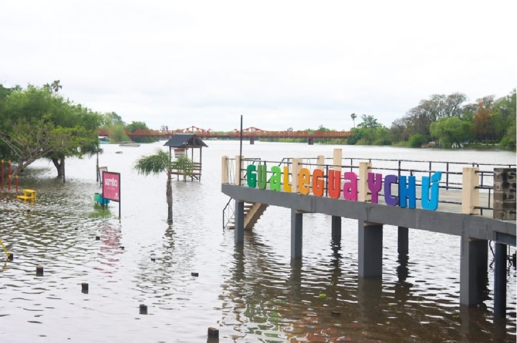 El río Gualeguaychú registró su pico y se aproxima al nivel de evacuación en la ciudad