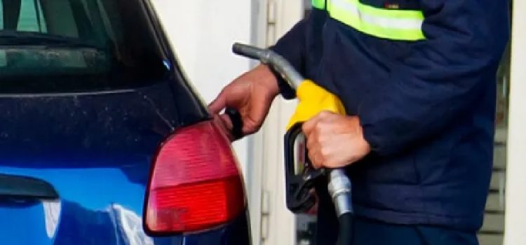 Combustibles: gobierno fijó una baja en la nafta y subas en gasoil y supergás