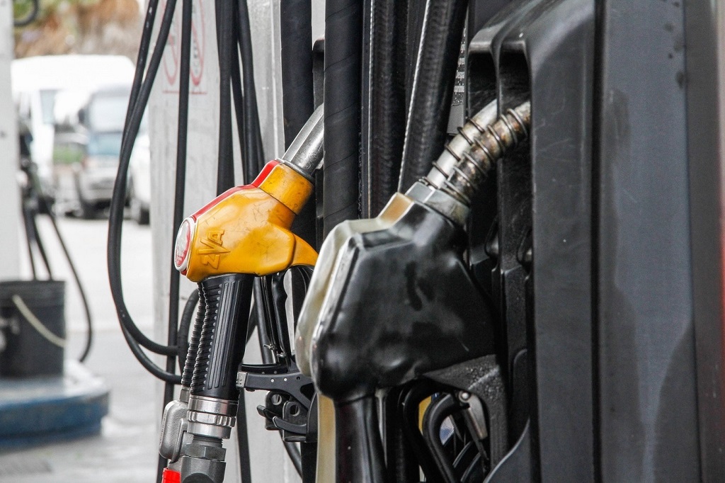 Ajustazo: Shell aumentó la nafta un 37% hoy miércoles e YPF aplicará una suba similar