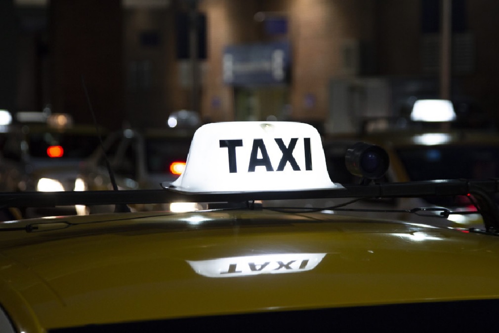 Taxi de Palmira será desafectado por estar en Gualeguaychú con logos de ASSE