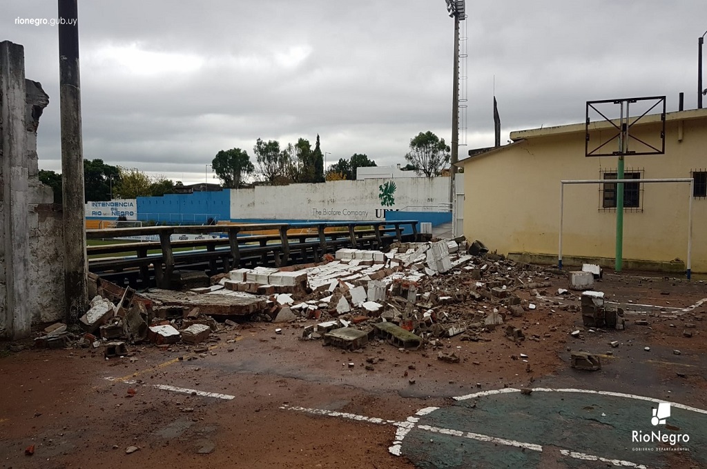 Fuertes vientos ocasionan daños en Fray Bentos y Nuevo Berlín