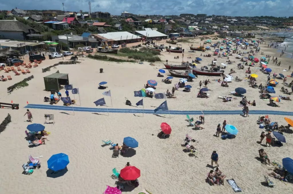 Los argentinos siguen al tope de los turistas extranjeros que visitan Uruguay