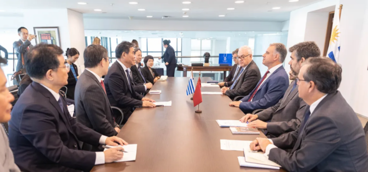 Uruguay y China refuerzan lazos en el marco de una nueva alianza