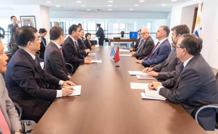 Uruguay y China refuerzan lazos en el marco de una nueva alianza
