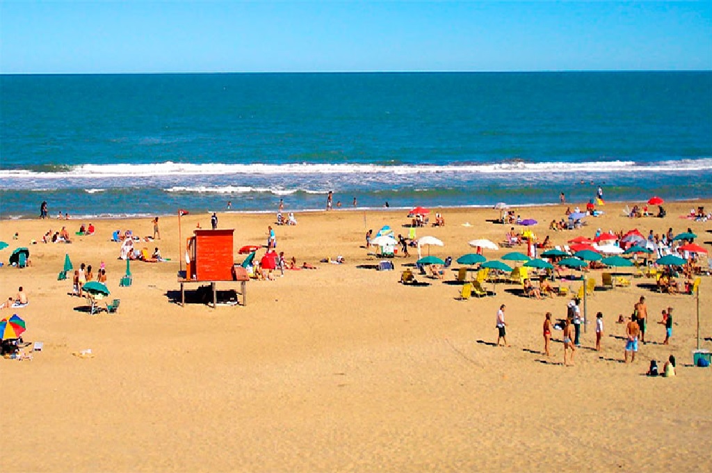 Vacaciones en la costa y la comparación para alquilar en Uruguay y Brasil