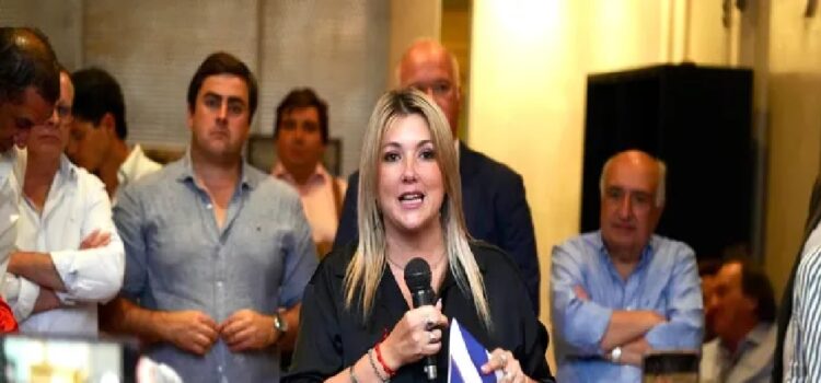 Valeria Ripoll apela al voto desde Argentina: "Ustedes son los protagonistas de que Uruguay no retroceda"