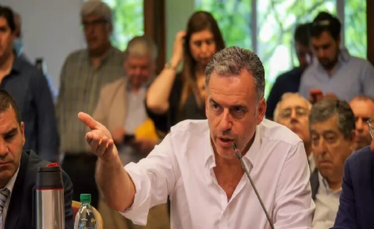 "Este tipo de industrias corre con desventaja en Uruguay", sostuvo Yamandú Orsi sobre Yazaki